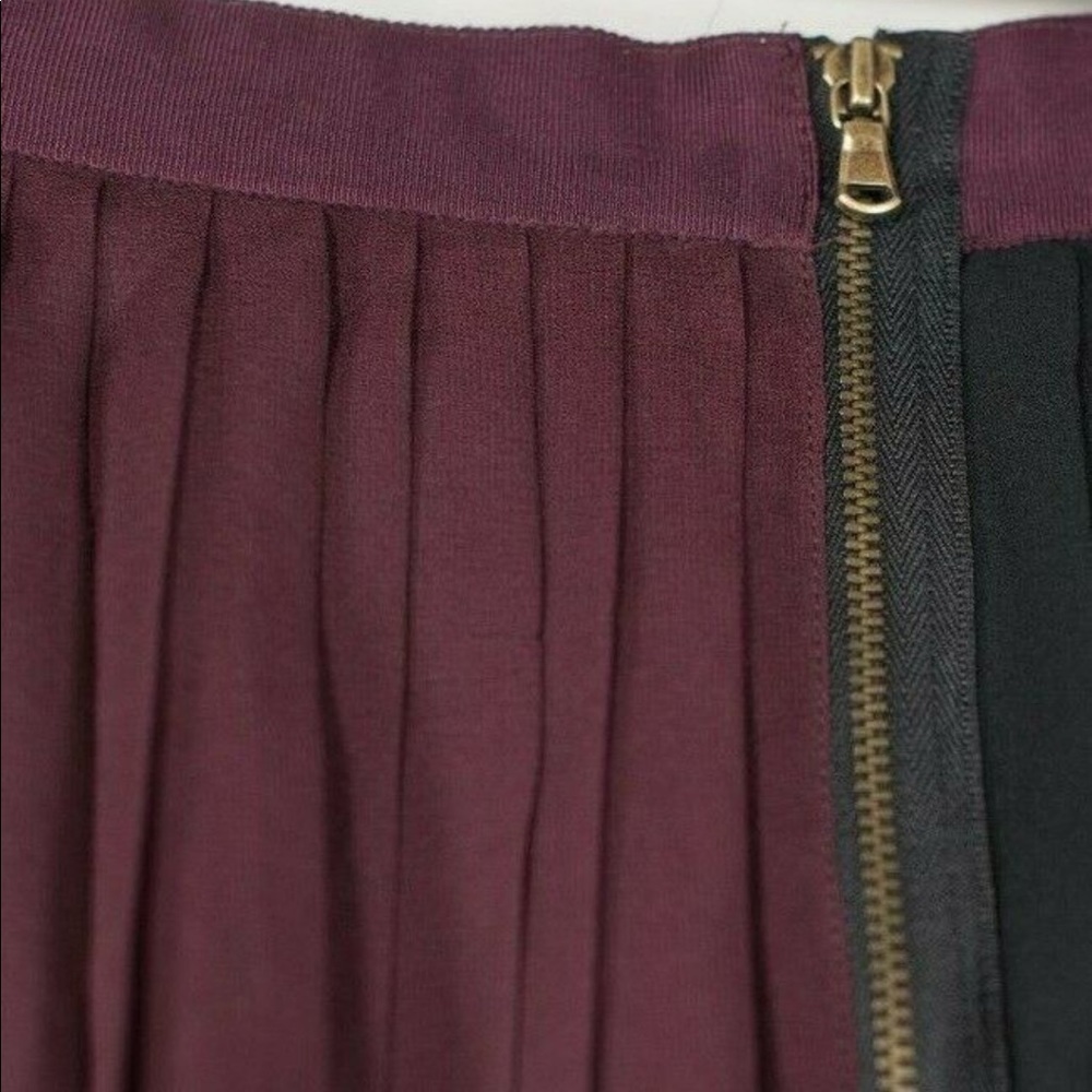 Club Monaco Pleated Skirt - Picture 2 of 6